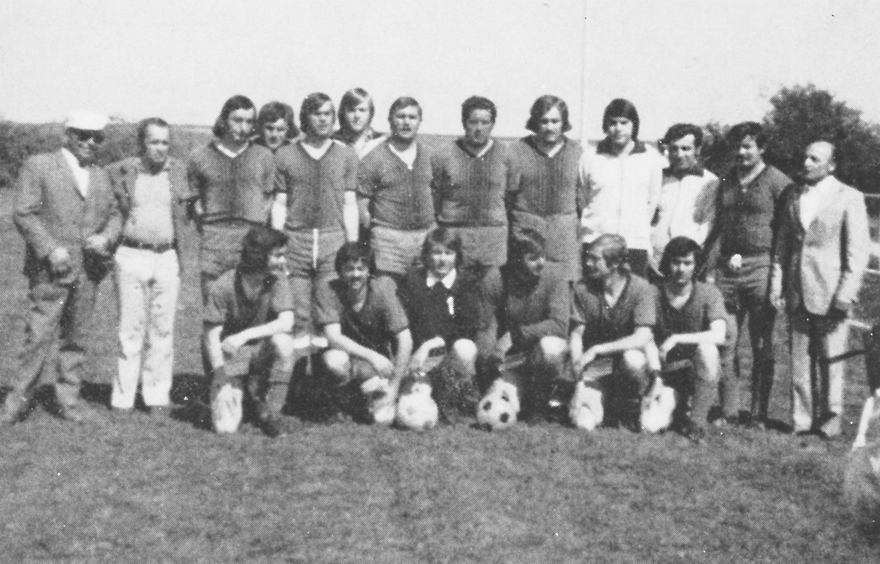 Erste Mannschaft des VfL nach der Meisterschaft in der C-Klasse im Mai 1974
